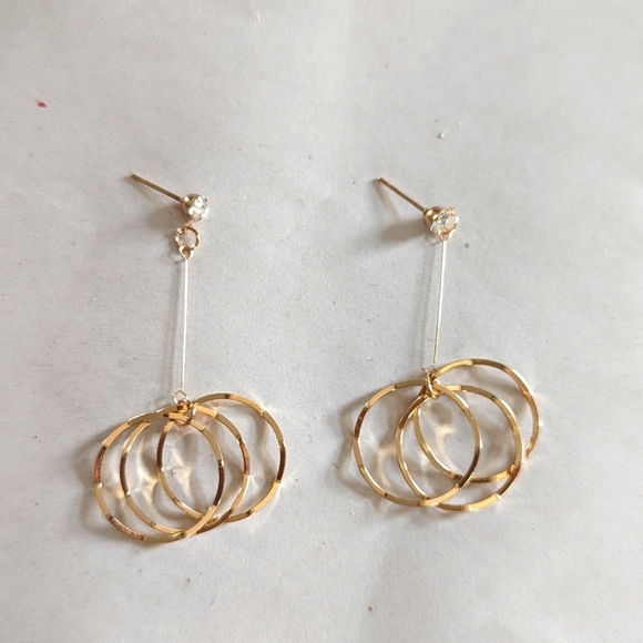 Earrings - Dangling gold with hoops at the end - Picture 3 of 3